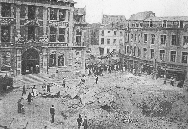 Tout près de La Pergola, la Place d’Armes en ruines! (Collection J. Offergeld)