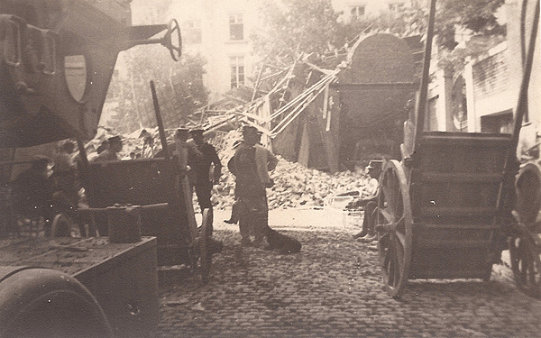 Une photo de la caserne des pompiers, elle aussi touchée. (Collection Marcel Wautelet)